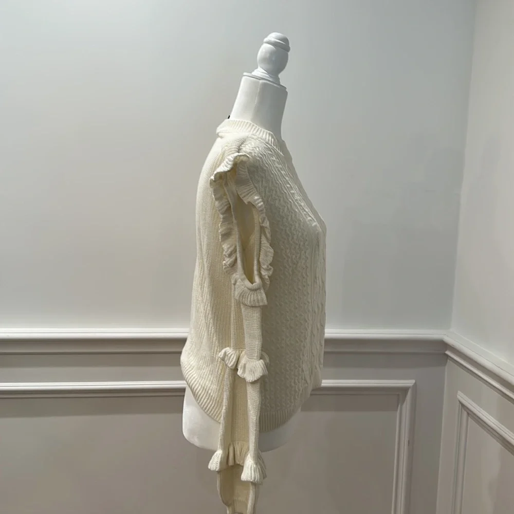 Cream Express sweater size small‎